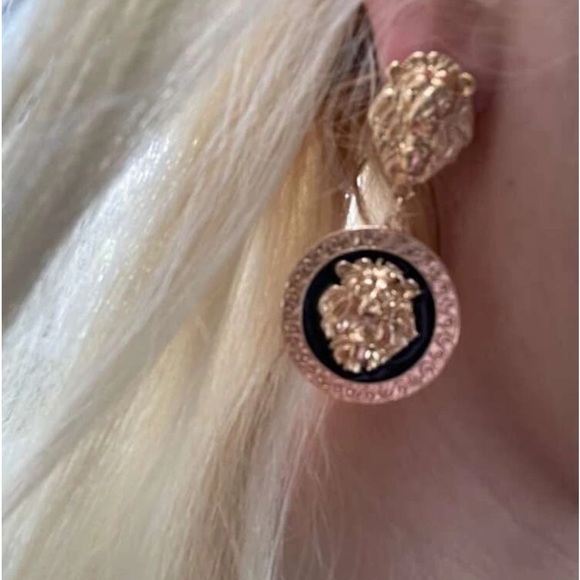 Vintage 90s Style Gold Lion White Zircon Black Lacquer Statement Earrings - Picture 9 of 12
